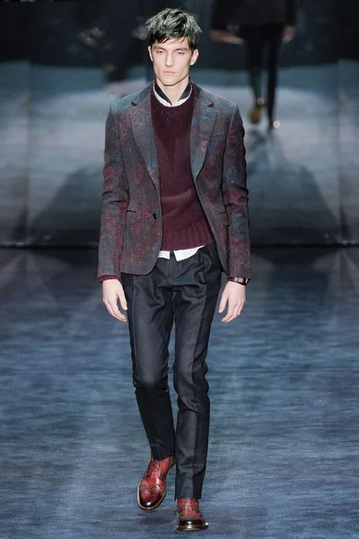 Look 19